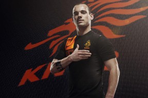 AIYOUXI.COM-詹姆斯强调团队氛围是连胜关键，詹姆斯组队