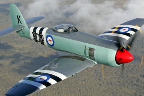 AIYOUXI.COM-“青少年足球表演赛全面升级，展现新时代少年风采”，2020年青少年足球比赛